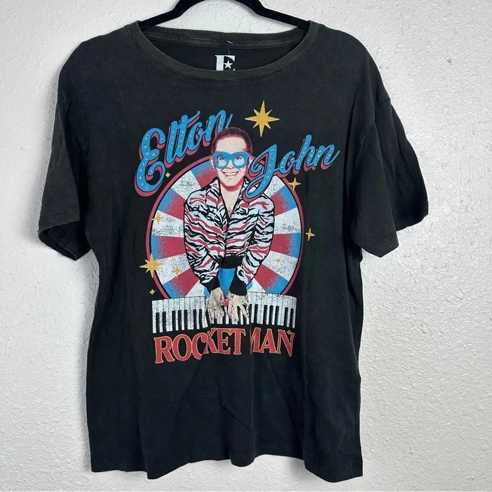 Elton John Rocket Man Graphic T-Shirt Size Small